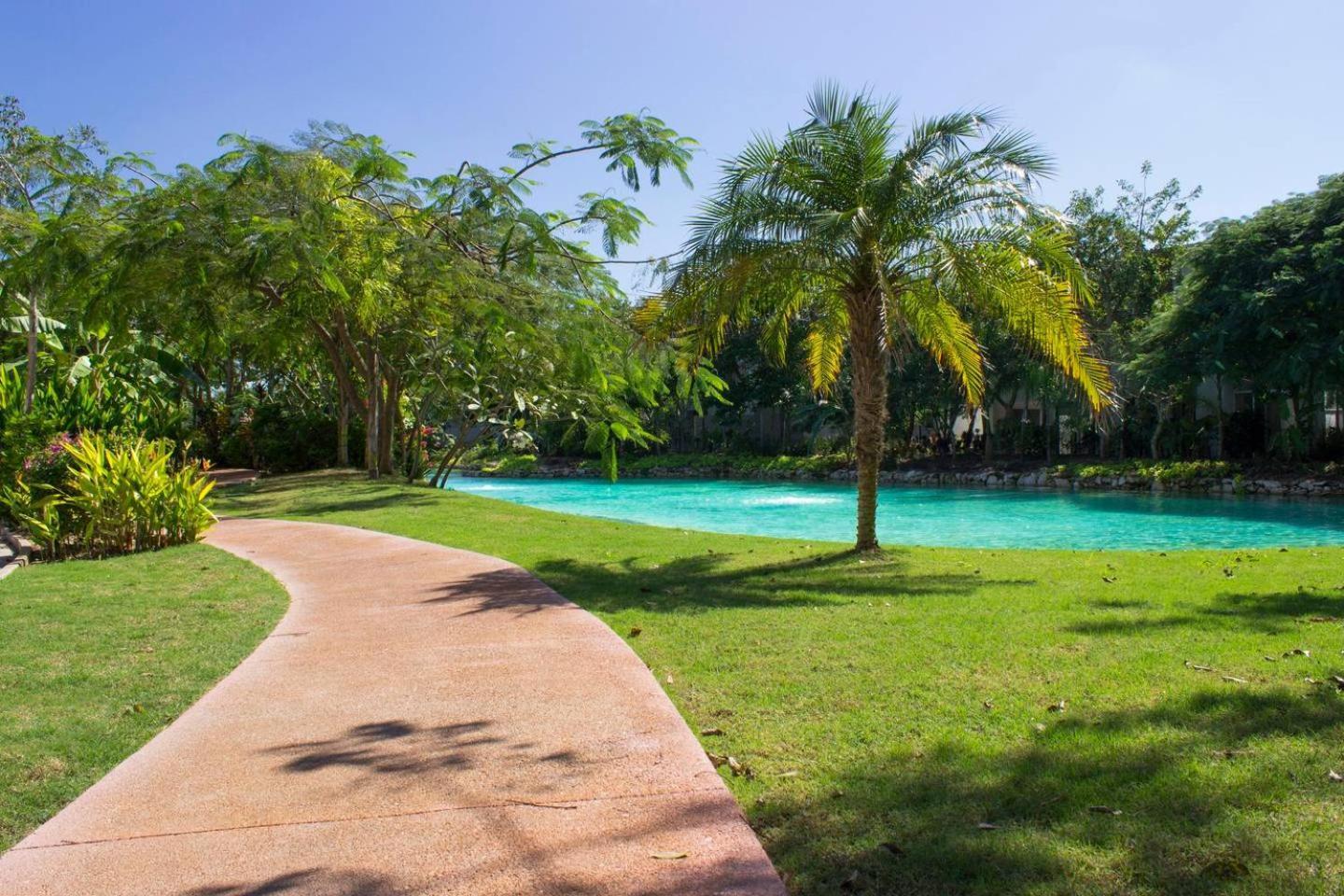 Modern House Surrounded By Nature Merida Exterior photo